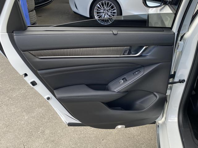 アコード ＥＸ　サンルーフ・フルセグナビ・バックカメラ・ＢＴオーディオ・１８ＡＷ・黒革シート・シートヒーター・ＬＥＤライト・フォグ・コーナーセンサー・レーダークルーズ・ＥＴＣ・ホンダセンシング・ＢＳＭ・ＨＵＤ（35枚目）