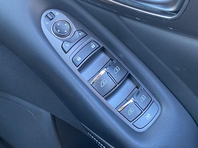 スカイライン ３５０ＧＴ　ハイブリッド　タイプＳＰ　後期・フルセグナビ・全周囲カメラ・ＢＴオーディオ・１９ＡＷ・黒革シート・シートヒーター・ＬＥＤライト・フォグ・レーダークルーズ・コーナーセンサー・ＥＴＣ・全方位運転支援システム・ＢＳＭ・ＨＵＤ（51枚目）