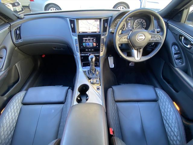 スカイライン ４００Ｒ　後期・フルセグナビ・全周囲カメラ・ＢＴオーディオ・１９ＡＷ・黒革シート・シートヒーター・ＬＥＤライト・フォグ・レーダークルーズ・コーナーセンサー・パドルシフト・ＥＴＣ・全方位運転支援システム・ＢＳＭ（3枚目）