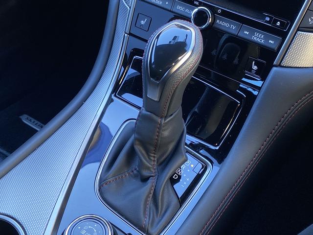 スカイライン ４００Ｒ　後期・フルセグナビ・全周囲カメラ・ＢＴオーディオ・１９ＡＷ・黒革シート・シートヒーター・ＬＥＤライト・フォグ・レーダークルーズ・コーナーセンサー・パドルシフト・ＥＴＣ・全方位運転支援システム・ＢＳＭ（11枚目）