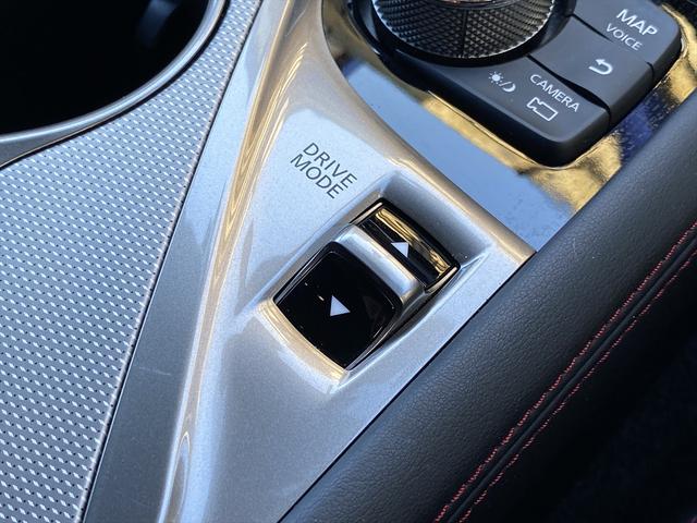 スカイライン ４００Ｒ　後期・フルセグナビ・全周囲カメラ・ＢＴオーディオ・１９ＡＷ・黒革シート・シートヒーター・ＬＥＤライト・フォグ・レーダークルーズ・コーナーセンサー・パドルシフト・ＥＴＣ・全方位運転支援システム・ＢＳＭ（12枚目）