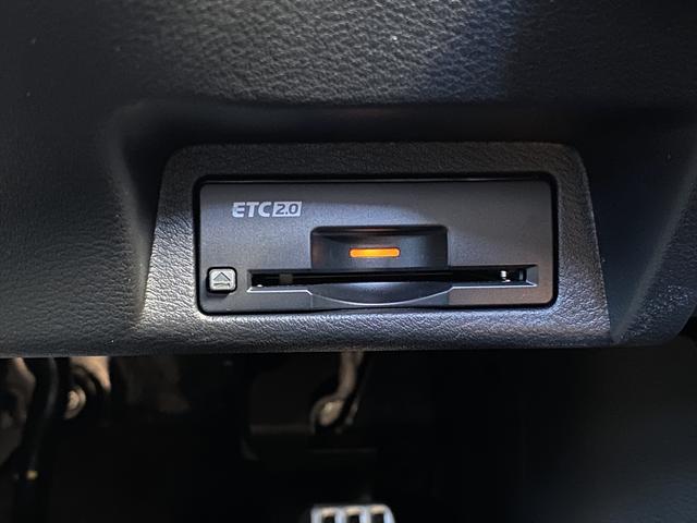 スカイライン ４００Ｒ　後期・フルセグナビ・全周囲カメラ・ＢＴオーディオ・１９ＡＷ・黒革シート・シートヒーター・ＬＥＤライト・フォグ・レーダークルーズ・コーナーセンサー・パドルシフト・ＥＴＣ・全方位運転支援システム・ＢＳＭ（14枚目）