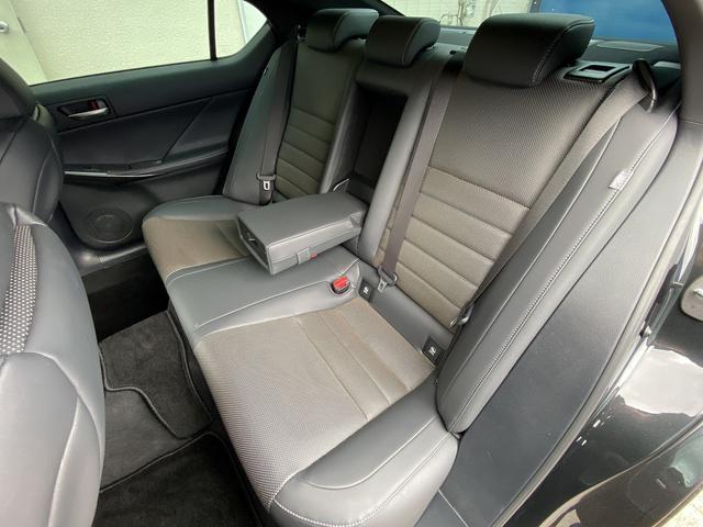 ＩＳ ＩＳ３００ｈ　Ｆスポーツ　後期・マークレビンソン・フルセグナビ・全周囲カメラ・ＢＴオーディオ・１９ＡＷ・黒革シート・ベンチレーション・ＬＥＤライト・フォグ・ステアリングヒーター・Ｃセンサー・レクサスセーフティシステム・ＢＳＭ（5枚目）