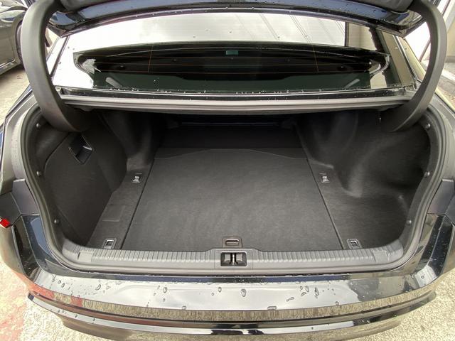 ＩＳ ＩＳ３００ｈ　Ｆスポーツ　後期・マークレビンソン・フルセグナビ・全周囲カメラ・ＢＴオーディオ・１９ＡＷ・黒革シート・ベンチレーション・ＬＥＤライト・フォグ・ステアリングヒーター・Ｃセンサー・レクサスセーフティシステム・ＢＳＭ（6枚目）