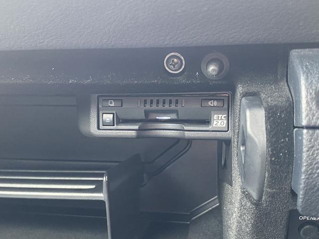 ＩＳ ＩＳ３００ｈ　Ｆスポーツ　後期・マークレビンソン・フルセグナビ・全周囲カメラ・ＢＴオーディオ・１９ＡＷ・黒革シート・ベンチレーション・ＬＥＤライト・フォグ・ステアリングヒーター・Ｃセンサー・レクサスセーフティシステム・ＢＳＭ（13枚目）