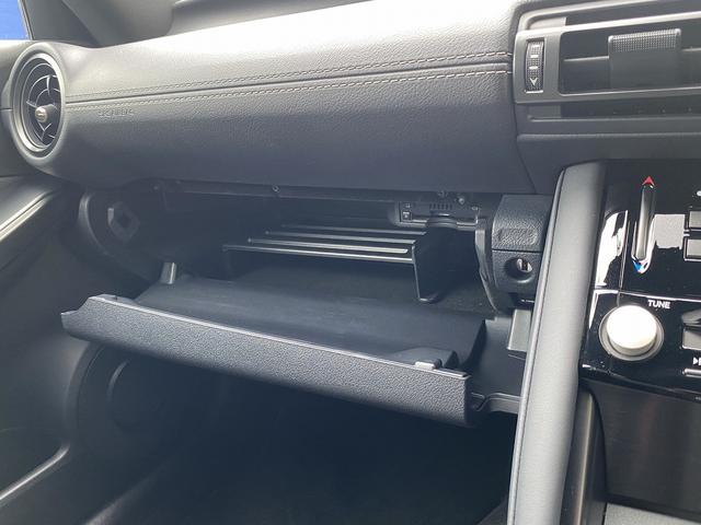 ＩＳ ＩＳ３００ｈ　Ｆスポーツ　後期・マークレビンソン・フルセグナビ・全周囲カメラ・ＢＴオーディオ・１９ＡＷ・黒革シート・ベンチレーション・ＬＥＤライト・フォグ・ステアリングヒーター・Ｃセンサー・レクサスセーフティシステム・ＢＳＭ（57枚目）