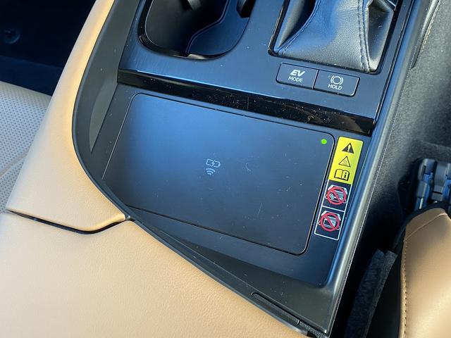 ＥＳ ＥＳ３００ｈ　バージョンＬ　後期・サンルーフ・フルセグナビ・全周囲カメラ・ＢＴオーディオ・１８ＡＷ・コンビ革シート・ベンチレーション・ＬＥＤライト・ステアリングヒーター・デジタルミラー・レクサスセーフティシステム・ＢＳＭ・ＨＵＤ（10枚目）