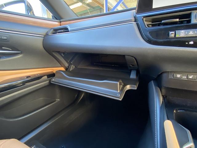 ＥＳ ＥＳ３００ｈ　バージョンＬ　後期・サンルーフ・フルセグナビ・全周囲カメラ・ＢＴオーディオ・１８ＡＷ・コンビ革シート・ベンチレーション・ＬＥＤライト・ステアリングヒーター・デジタルミラー・レクサスセーフティシステム・ＢＳＭ・ＨＵＤ（57枚目）