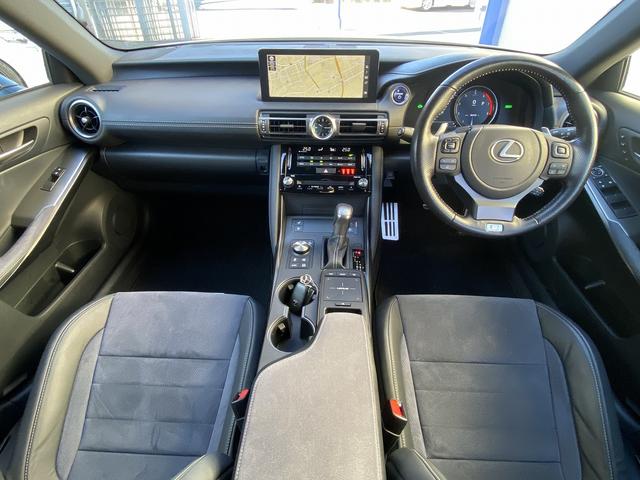 ＩＳ ＩＳ３００ｈ　ＦスポーツモードブラックＳ　後期・サンルーフ・フルセグナビ・全周囲カメラ・ＢＴオーディオ・１９ＡＷ・ハーフレザーシート・ベンチレーション・ＬＥＤライト・ステアリングヒーター・コーナーセンサー・レクサスセーフティシステム・ＢＳＭ（3枚目）