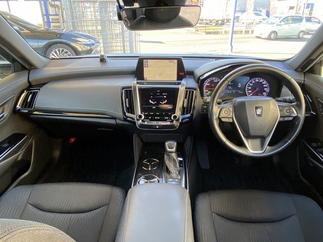 クラウンハイブリッド Ｇ　Ｆｏｕｒ　ワンオーナー・フルセグナビ・バックカメラ・ＢＴオーディオ・１７ＡＷ・全席パワーシート・シートヒーター・ＬＥＤライト・フォグ・ステアリングヒーター・レーダークルーズ・セーフティセンス・ＢＳＭ・ＨＵＤ（3枚目）