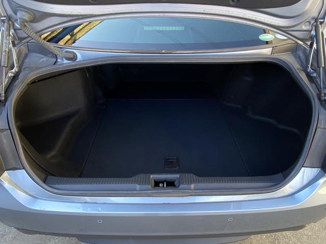 クラウンハイブリッド Ｇ　Ｆｏｕｒ　ワンオーナー・フルセグナビ・バックカメラ・ＢＴオーディオ・１７ＡＷ・全席パワーシート・シートヒーター・ＬＥＤライト・フォグ・ステアリングヒーター・レーダークルーズ・セーフティセンス・ＢＳＭ・ＨＵＤ（6枚目）