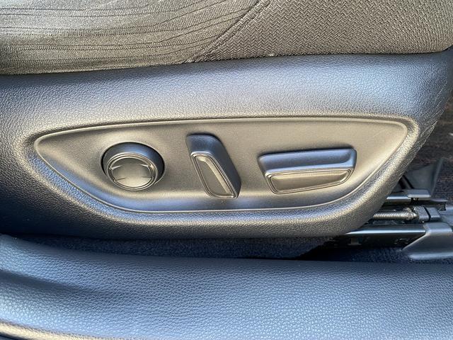 クラウンハイブリッド Ｇ　Ｆｏｕｒ　ワンオーナー・フルセグナビ・バックカメラ・ＢＴオーディオ・１７ＡＷ・全席パワーシート・シートヒーター・ＬＥＤライト・フォグ・ステアリングヒーター・レーダークルーズ・セーフティセンス・ＢＳＭ・ＨＵＤ（63枚目）