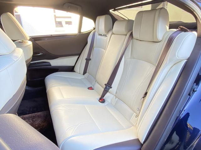 ＥＳ ＥＳ３００ｈ　バージョンＬ　サンルーフ・フルセグナビ・全周囲カメラ・ＢＴオーディオ・１８ＡＷ・コンビ革シート・ベンチレーション・ＬＥＤライト・ステアリングヒーター・レーダークルーズ・レクサスセーフティシステム・ＢＳＭ・ＨＵＤ（5枚目）