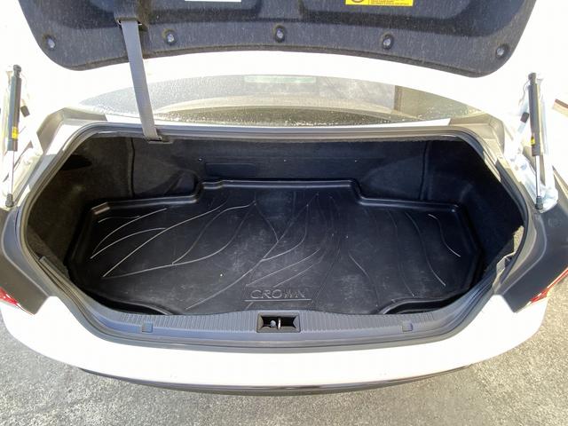 クラウンハイブリッド アスリートS 後期・ワンオーナー・セーフティセンス・フルセグナビ・バックカメラ・BTオーディオ・17AW・パワーシート・シートヒーター・LEDライト・フォグ・ステアリングヒーター・コーナーセンサー・レーダークルーズ(6枚目)