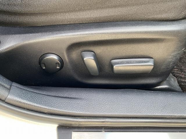 クラウンハイブリッド アスリートS 後期・ワンオーナー・セーフティセンス・フルセグナビ・バックカメラ・BTオーディオ・17AW・パワーシート・シートヒーター・LEDライト・フォグ・ステアリングヒーター・コーナーセンサー・レーダークルーズ(60枚目)