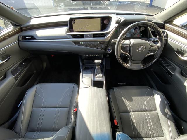 ＥＳ ＥＳ３００ｈ　バージョンＬ　サンルーフ・フルセグナビ・全周囲カメラ・ＢＴオーディオ・１８ＡＷ・黒革シート・ベンチレーション・ＬＥＤライト・レーダークルーズ・ステアリングヒーター・レクサスセーフティシステム・ＢＳＭ・ＨＵＤ（3枚目）