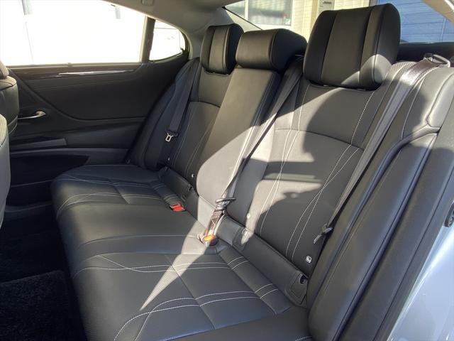 ＥＳ ＥＳ３００ｈ　バージョンＬ　サンルーフ・フルセグナビ・全周囲カメラ・ＢＴオーディオ・１８ＡＷ・黒革シート・ベンチレーション・ＬＥＤライト・レーダークルーズ・ステアリングヒーター・レクサスセーフティシステム・ＢＳＭ・ＨＵＤ（5枚目）