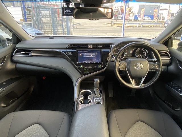 カムリ Ｇ　ワンオーナー・フルセグナビ・バックカメラ・ＢＴオーディオ・１７ＡＷ・パワーシート・ＬＥＤライト・フォグ・コーナーセンサー・本革巻ステアリング・ＥＴＣ・レーダークルーズ・セーフティセンス・ＢＳＭ（3枚目）