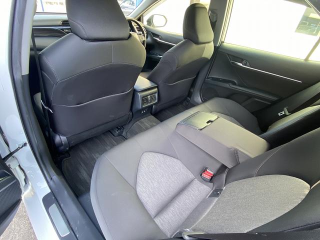 カムリ Ｇ　ワンオーナー・フルセグナビ・バックカメラ・ＢＴオーディオ・１７ＡＷ・パワーシート・ＬＥＤライト・フォグ・コーナーセンサー・本革巻ステアリング・ＥＴＣ・レーダークルーズ・セーフティセンス・ＢＳＭ（40枚目）