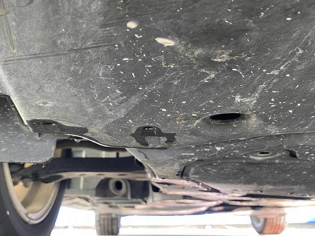 カムリ Ｇ　ワンオーナー・フルセグナビ・バックカメラ・ＢＴオーディオ・１７ＡＷ・パワーシート・ＬＥＤライト・フォグ・コーナーセンサー・本革巻ステアリング・ＥＴＣ・レーダークルーズ・セーフティセンス・ＢＳＭ（65枚目）