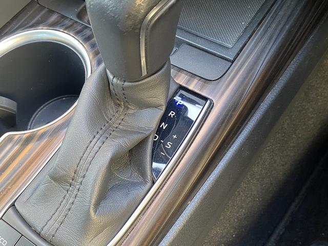 カムリ Ｇレザーパッケージ　フルセグナビ・バックカメラ・ＢＴオーディオ・１８ＡＷ・黒革シート・シートヒーター・ＬＥＤライト・フォグ・コーナーセンサー・ドアバイザー・レーダークルーズ・ＥＴＣ・セーフティセンス・ＢＳＭ・ＨＵＤ（44枚目）