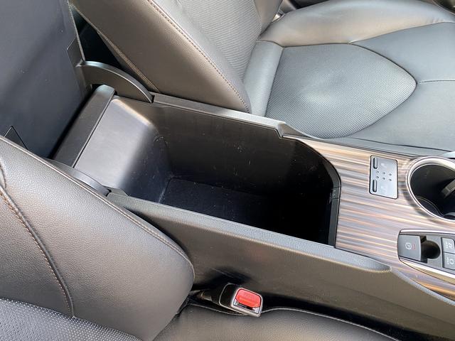 カムリ Ｇレザーパッケージ　フルセグナビ・バックカメラ・ＢＴオーディオ・１８ＡＷ・黒革シート・シートヒーター・ＬＥＤライト・フォグ・コーナーセンサー・ドアバイザー・レーダークルーズ・ＥＴＣ・セーフティセンス・ＢＳＭ・ＨＵＤ（56枚目）