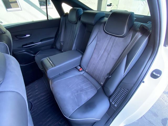 クラウンハイブリッド ＲＳアドバンス　モデリスタクールシャインキット・フルセグナビ・バックカメラ・ＢＴオーディオ・１９ＡＷ・ハーフレザーシート・シートヒーター・ＬＥＤライト・フォグ・ステアリングヒーター・レーダークルーズ・ＥＴＣ・ＵＳＢ（5枚目）