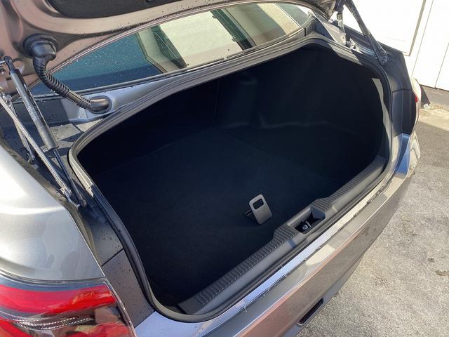 クラウンハイブリッド Ｓ　Ｆｏｕｒ　エレガンススタイルＩＩＩ　後期・フルセグナビ・全周囲カメラ・ＢＴオーディオ・１８ＡＷ・ハーフレザーシート・シートヒーター・ＬＥＤライト・フォグ・ステアリングヒーター・全ドアイージークローザーセーフティセンス・ＢＳＭ・ＨＵＤ（6枚目）