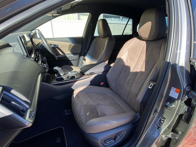 クラウンハイブリッド Ｓ　Ｆｏｕｒ　エレガンススタイルＩＩＩ　後期・フルセグナビ・全周囲カメラ・ＢＴオーディオ・１８ＡＷ・ハーフレザーシート・シートヒーター・ＬＥＤライト・フォグ・ステアリングヒーター・全ドアイージークローザーセーフティセンス・ＢＳＭ・ＨＵＤ（32枚目）