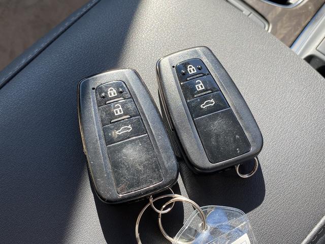 クラウンハイブリッド Ｓ　Ｆｏｕｒ　エレガンススタイルＩＩＩ　後期・フルセグナビ・全周囲カメラ・ＢＴオーディオ・１８ＡＷ・ハーフレザーシート・シートヒーター・ＬＥＤライト・フォグ・ステアリングヒーター・全ドアイージークローザーセーフティセンス・ＢＳＭ・ＨＵＤ（46枚目）