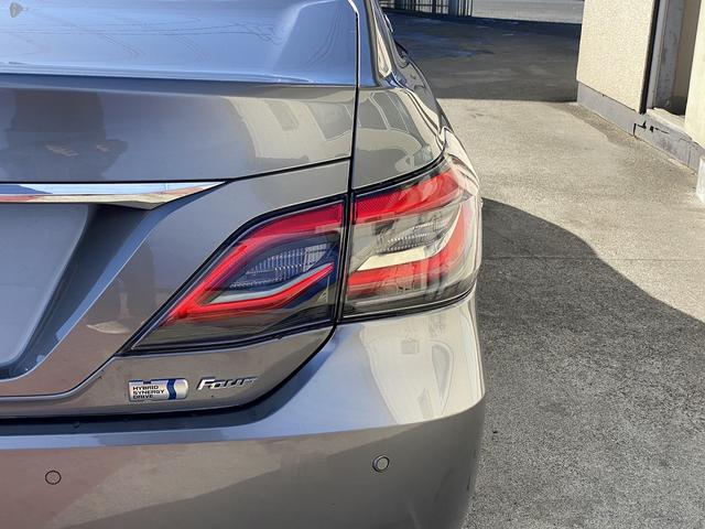 クラウンハイブリッド Ｓ　Ｆｏｕｒ　エレガンススタイルＩＩＩ　後期・フルセグナビ・全周囲カメラ・ＢＴオーディオ・１８ＡＷ・ハーフレザーシート・シートヒーター・ＬＥＤライト・フォグ・ステアリングヒーター・全ドアイージークローザーセーフティセンス・ＢＳＭ・ＨＵＤ（61枚目）