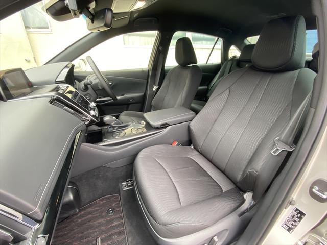 クラウンハイブリッド ＲＳ　フルセグナビ・全周囲カメラ・ＢＴオーディオ・１８ＡＷ・パワーシート・ＬＥＤライト・フォグ・ステアリングヒーター・レーダークルーズ・ＥＴＣ・コーナーセンサー・ＥＴＣ・セーフティセンス・ＢＳＭ・ＨＵＤ（32枚目）