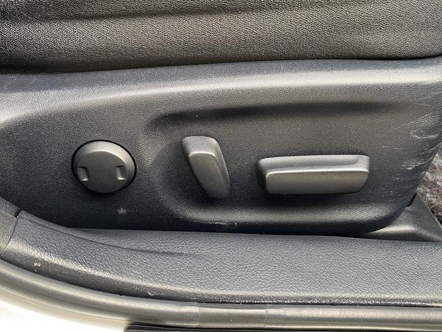 クラウン アスリートS-T フルセグTV付きメーカーナビ・ブルーレイDVD再生・バックカメラ・BTオーディオ・パワーシート・LEDライト・スマートキー・パドルシフト・アイドリングストップ・クルーズコントロール・ETC2.0付(11枚目)