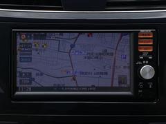 こちらのお車にはディーラーナビ地デジ・バックカメラ・ＣＤ・ミュージックサーバー・ＥＴＣ・本革・エアシート・オットマン・ＨＩＤライト・フォグ・インテリキー・Ｐガラス・１７アルミ・Ｐシートが装備！ 4