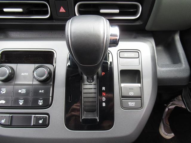 フリード ｅ：ＨＥＶクロスター　ホンダセンシング・両側パワースライド・ディスプレイオーディオ・ナビＴＶ・バックカメラ・ＣａｒＰｌａｙ・Ｂｌｕｅｔｏｏｔｈ・純正１５インチＡＷ・シートヒーター・Ｈレザー・コーナーセンサー・ＥＴＣ（11枚目）