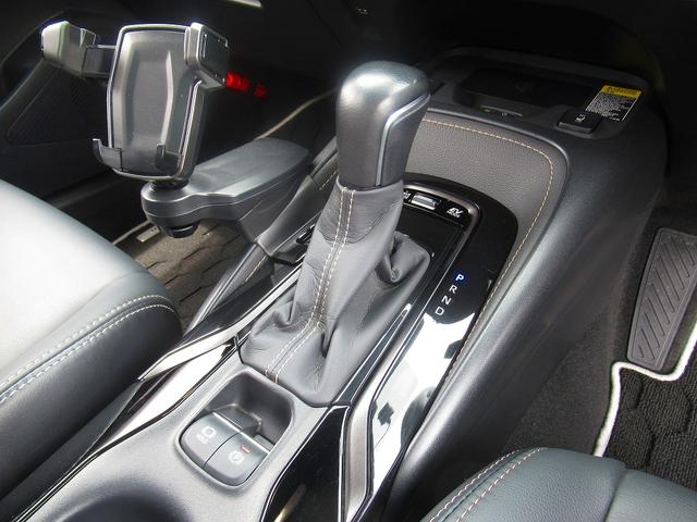 カローラツーリング ハイブリッド　ダブルバイビー　１オーナー・セーフティセンス・ナビＴＶ・バックカメラ・Ｂｌｕｅｔｏｏｔｈ・ＴＥＩＮ車高調・ＷＯＲＫ１８ｉｎＡＷ・ワイヤレス充電・ＥＴＣ・シートヒーター・ＬＥＤライト・コーナーセンサー・ＡＣＣ（11枚目）