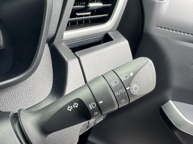 ルーミー カスタムＧ　スマートアシスト・ナビＴＶ・バックカメラ・Ｂｌｕｅｔｏｏｔｈ・両側パワースライドドア・ＡＣＣ・ＬＫＡ・コーナーセンサー・アイドリングストップ・ＬＥＤヘッドライト・オートＨＩビーム・ＥＴＣ２．０（41枚目）