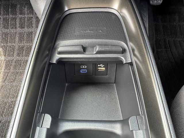 アクア Ｚ　セーフティセンス・１０．５型ディスプレイオーディオ・フルセグナビ・ＣａｒＰｌａｙ・ＥＴＣ・両側パワースライド・全周囲カメラ・ＡＣ１００Ｖ・Ｐアシスト・クリアランスソナー・ＢＳＭ・ＨＵＤ・純正１５ＡＷ（43枚目）