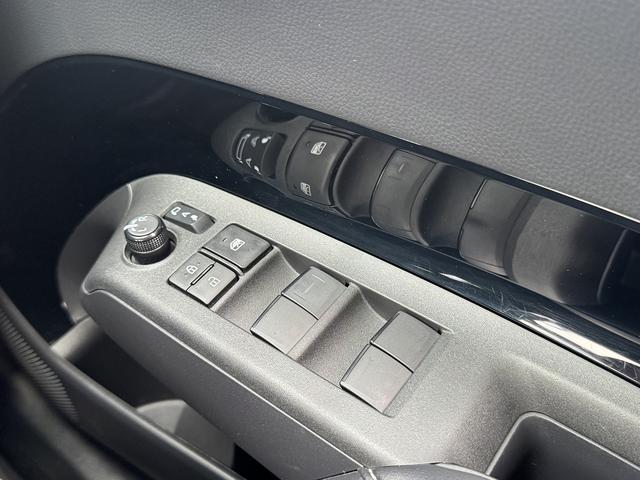 アクア Ｚ　セーフティセンス・１０．５型ディスプレイオーディオ・フルセグナビ・ＣａｒＰｌａｙ・ＥＴＣ・両側パワースライド・全周囲カメラ・ＡＣ１００Ｖ・Ｐアシスト・クリアランスソナー・ＢＳＭ・ＨＵＤ・純正１５ＡＷ（50枚目）