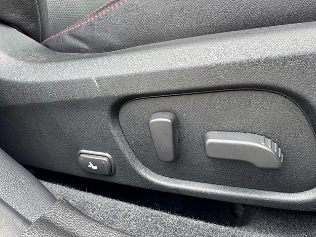 ＷＲＸ Ｓ４ ２．０ＧＴ－Ｓアイサイト　アイサイト・４ＷＤ・黒革シート・フルセグナビ・バックカメラ・ＤＶＤ再生・Ｂｌｕｅｔｏｏｔｈ・ＥＴＣ・ステアシフト・シートヒーター・オートハイビーム・ＡＣＣ・ＢＳＭ・コーナーセンサー・フロアマット（12枚目）
