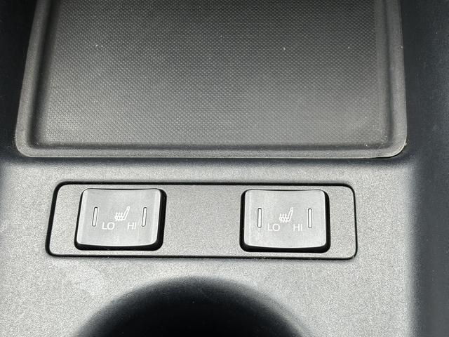 プリウス Ｓツーリングセレクション　後期・セーフティセンス・純正７型フルセグナビ・バックカメラ・ＥＴＣ・Ｂｌｕｅｔｏｏｔｈ・合皮レザー・シートヒーター・クリアランスソナー・ＬＥＤヘッドライト・ＡＵＴＯハイビーム・純正１７ＡＷ（13枚目）