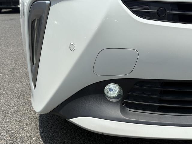 プリウス Ｓツーリングセレクション　後期・セーフティセンス・純正７型フルセグナビ・バックカメラ・ＥＴＣ・Ｂｌｕｅｔｏｏｔｈ・合皮レザー・シートヒーター・クリアランスソナー・ＬＥＤヘッドライト・ＡＵＴＯハイビーム・純正１７ＡＷ（29枚目）