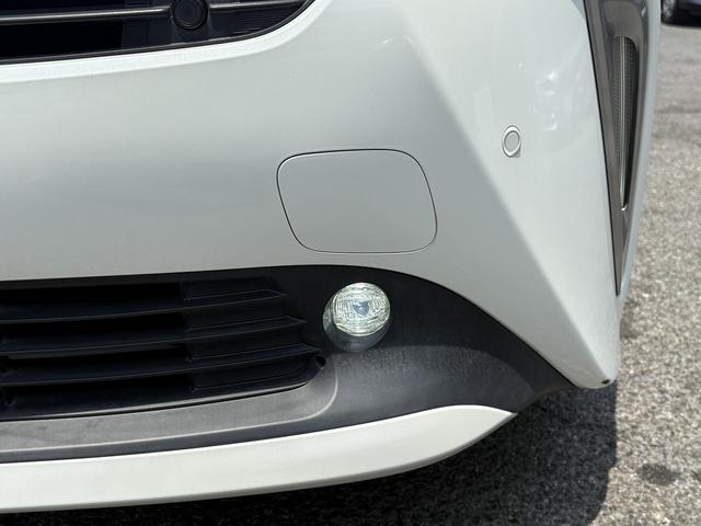 プリウス Ｓツーリングセレクション　後期・セーフティセンス・純正７型フルセグナビ・バックカメラ・ＥＴＣ・Ｂｌｕｅｔｏｏｔｈ・合皮レザー・シートヒーター・クリアランスソナー・ＬＥＤヘッドライト・ＡＵＴＯハイビーム・純正１７ＡＷ（31枚目）