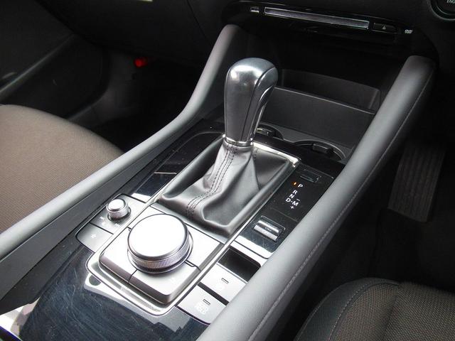 ＭＡＺＤＡ３セダン ２０Ｓプロアクティブ　ツーリングセレクション　ワンオーナー・ＡＣＣ・全周囲カメラ・フルセグナビ・ＤＶＤ再生・Ｂｌｕｅｔｏｏｔｈ・ＵＳＢ端子・パワーシート・オートハイビーム・コーナーセンサー・ＢＳＭ・レーンキープ・ドアバイザー（10枚目）