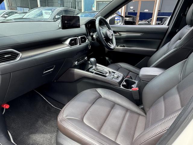 ＣＸ－５ ２５Ｓ　エクスクルーシブモード　ＡＣＣ・黒革シート・全周囲カメラ・ＢＯＳＥサウンド・フルセグナビ・Ｂｌｕｅｔｏｏｔｈ・ＥＴＣ２．０・ＵＳＢ端子・ワイヤレス充電・エアシート・ステアシフト・ＢＳＭ・ＨＵＤ・フロアマット（26枚目）
