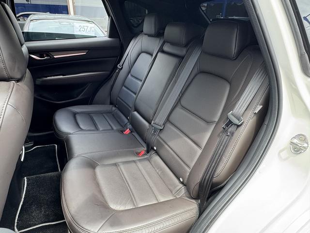 ＣＸ－５ ２５Ｓ　エクスクルーシブモード　ＡＣＣ・黒革シート・全周囲カメラ・ＢＯＳＥサウンド・フルセグナビ・Ｂｌｕｅｔｏｏｔｈ・ＥＴＣ２．０・ＵＳＢ端子・ワイヤレス充電・エアシート・ステアシフト・ＢＳＭ・ＨＵＤ・フロアマット（27枚目）