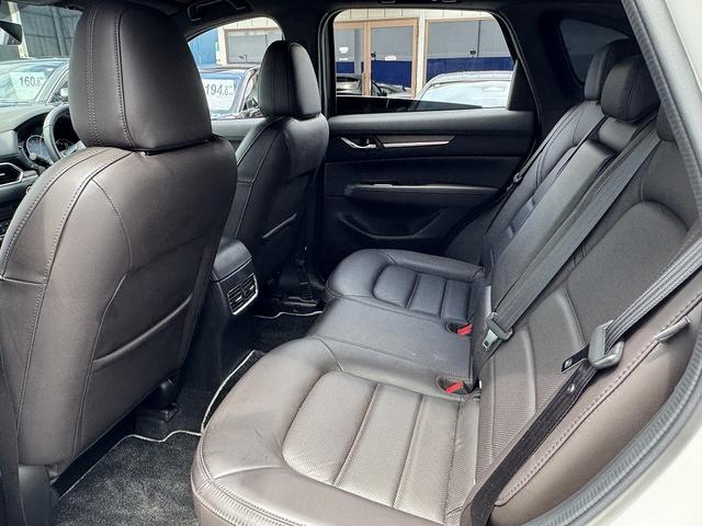 ＣＸ－５ ２５Ｓ　エクスクルーシブモード　ＡＣＣ・黒革シート・全周囲カメラ・ＢＯＳＥサウンド・フルセグナビ・Ｂｌｕｅｔｏｏｔｈ・ＥＴＣ２．０・ＵＳＢ端子・ワイヤレス充電・エアシート・ステアシフト・ＢＳＭ・ＨＵＤ・フロアマット（28枚目）