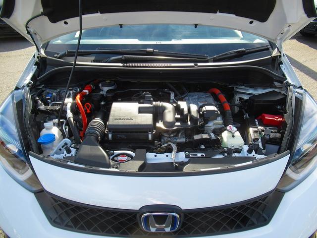 フィット ｅ：ＨＥＶ　ＲＳ　ホンダセンシング・純正ナビ・フルセグＴＶ・バックカメラ・Ｃａｒｐｌａｙ・Ｂｌｕｅｔｏｏｔｈ・ＡＣＣ・ＬＫＡ・コーナーセンサー・ＥＴＣ２．０・ＬＥＤヘッドライト・オートＨＩビーム・ステアシフト（18枚目）