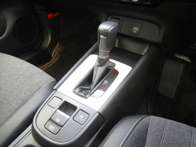 フィット ｅ：ＨＥＶホーム　ホンダセンシング・純正９インチナビ・バックカメラ・フルセグＴＶ・Ｂｌｕｅｔｏｏｔｈ・ＣＤ／ＤＶＤ再生・ＡＣＣ・ＬＫＡ・ＬＥＤヘッドライト・オートＨＩビーム・ハーフレザーシート・コーナーセンサー・ＥＴＣ（10枚目）