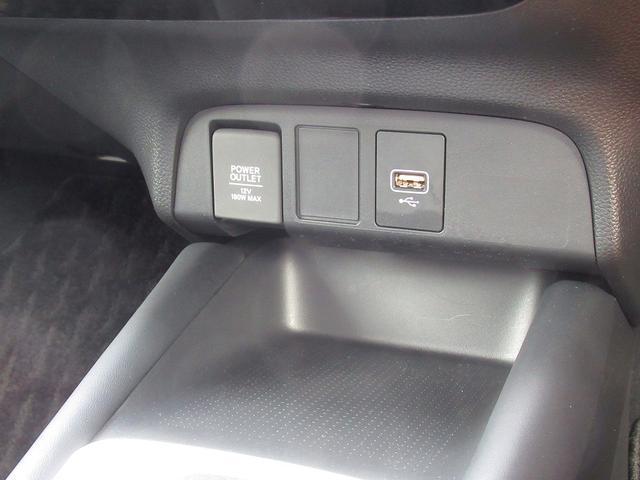 フィット ｅ：ＨＥＶホーム　ホンダセンシング・純正９インチナビ・バックカメラ・フルセグＴＶ・Ｂｌｕｅｔｏｏｔｈ・ＣＤ／ＤＶＤ再生・ＡＣＣ・ＬＫＡ・ＬＥＤヘッドライト・オートＨＩビーム・ハーフレザーシート・コーナーセンサー・ＥＴＣ（13枚目）